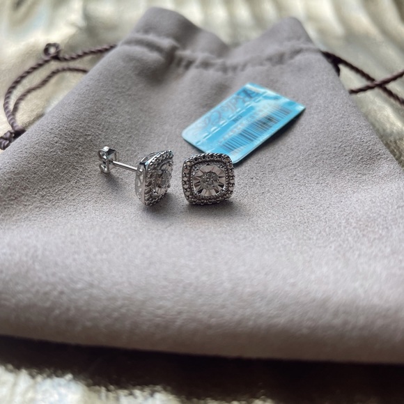 BRAND NEW Diamond Earring Studs - Picture 2 of 2